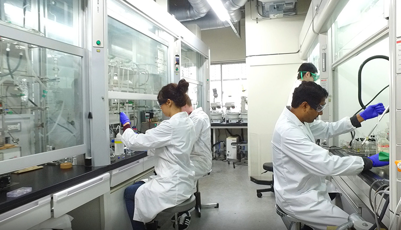 新澳门葡京是真是假 そんな真君主・延暁の証言に協力した他の三派は少し感動した。